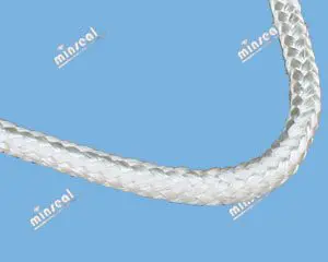 Close-up of a white braided rope against a blue background, with the word "minreal" repeated on the image.