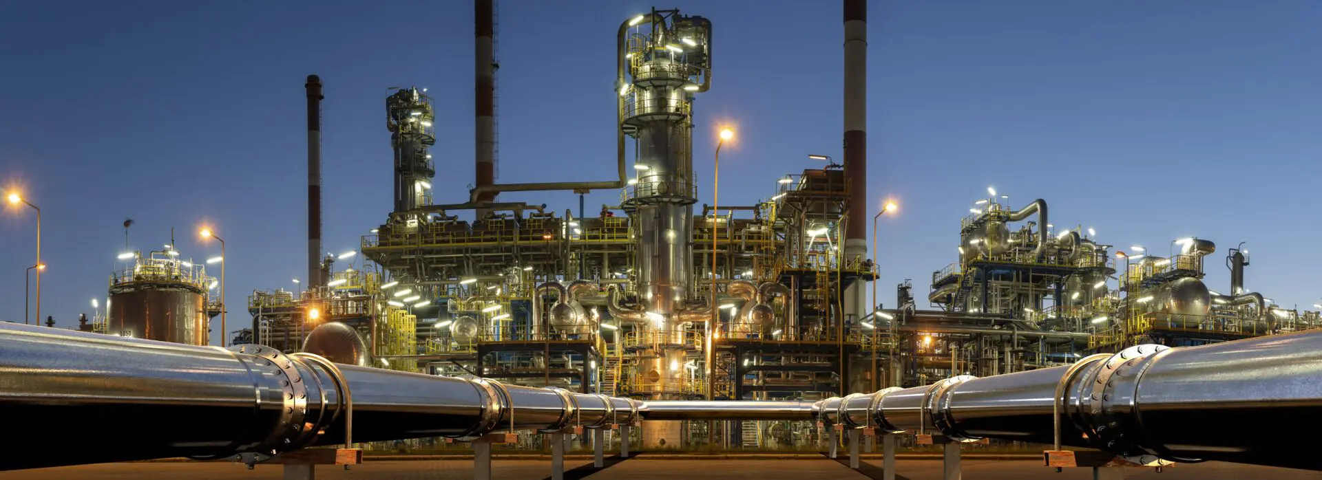 Pipelines leading to an oil refinery Sealing for refineries
